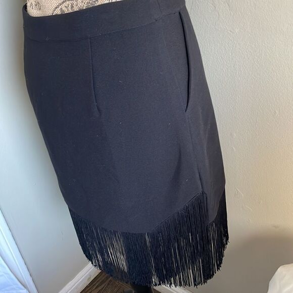 {tl} the letter Black Skirt with bottom fringe/tassels - Picture 6 of 11